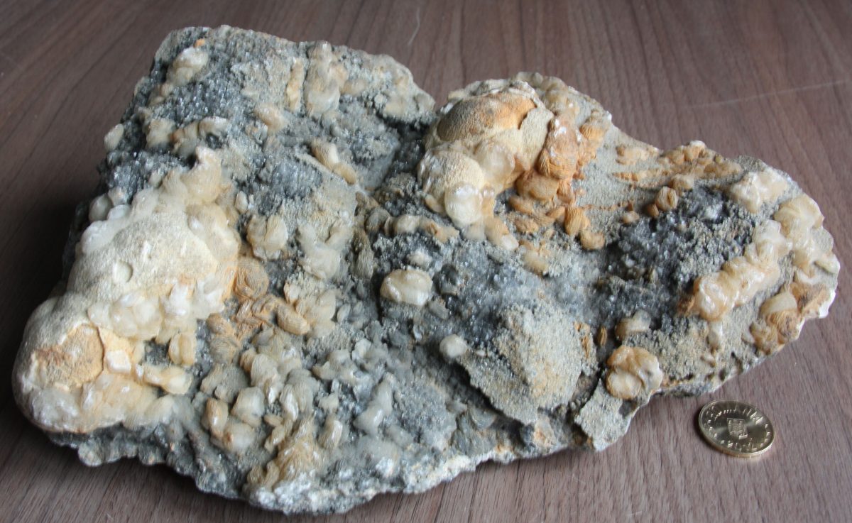 Minereu complex (Sfalerit + Galenă) + Calcit