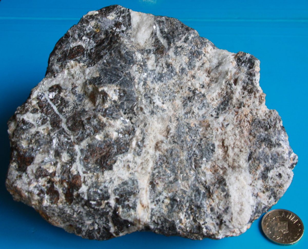 Minereu complex (Sfalerit + Calcopirită + Galenă) + Cuarţ