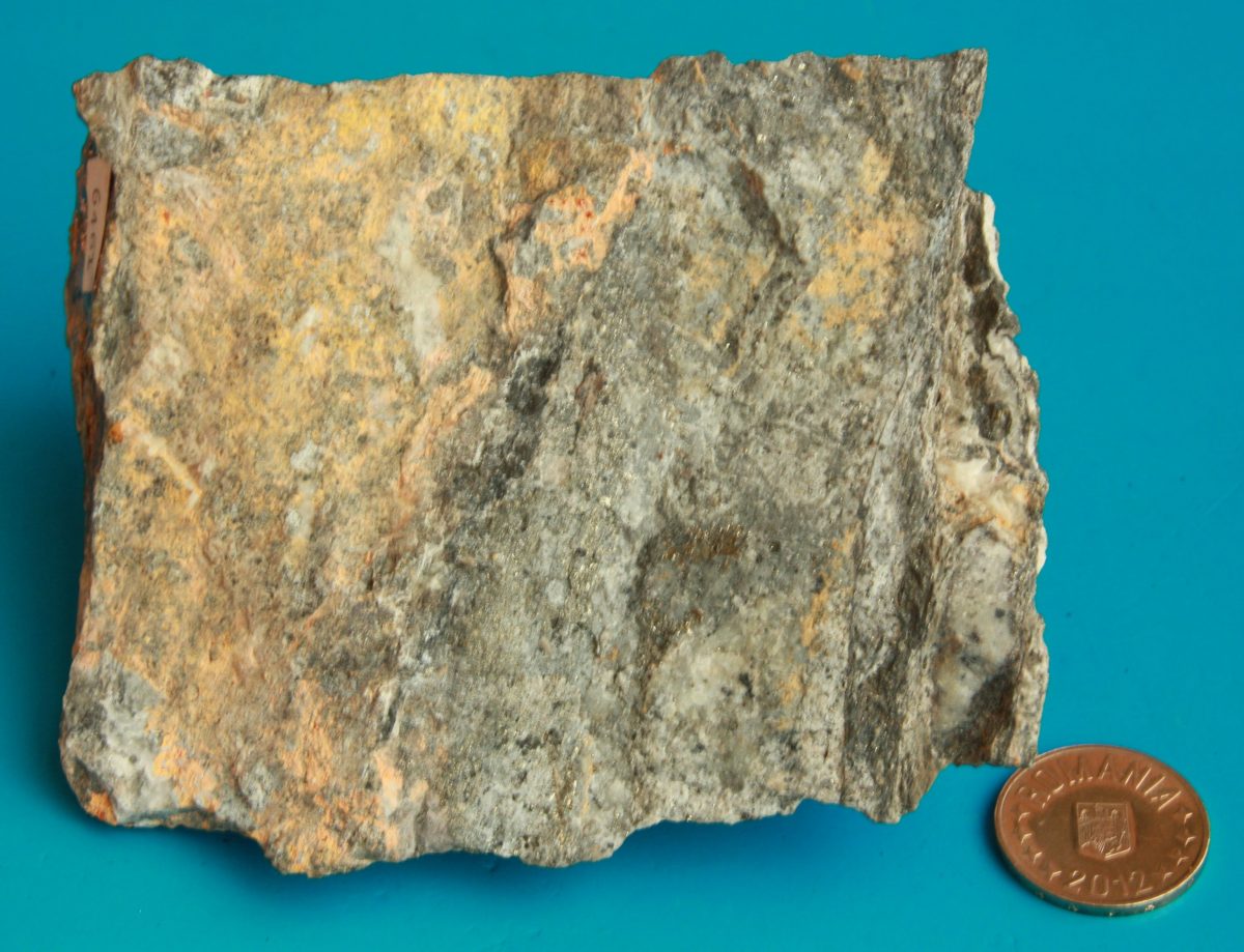Realgar + Calcopirită