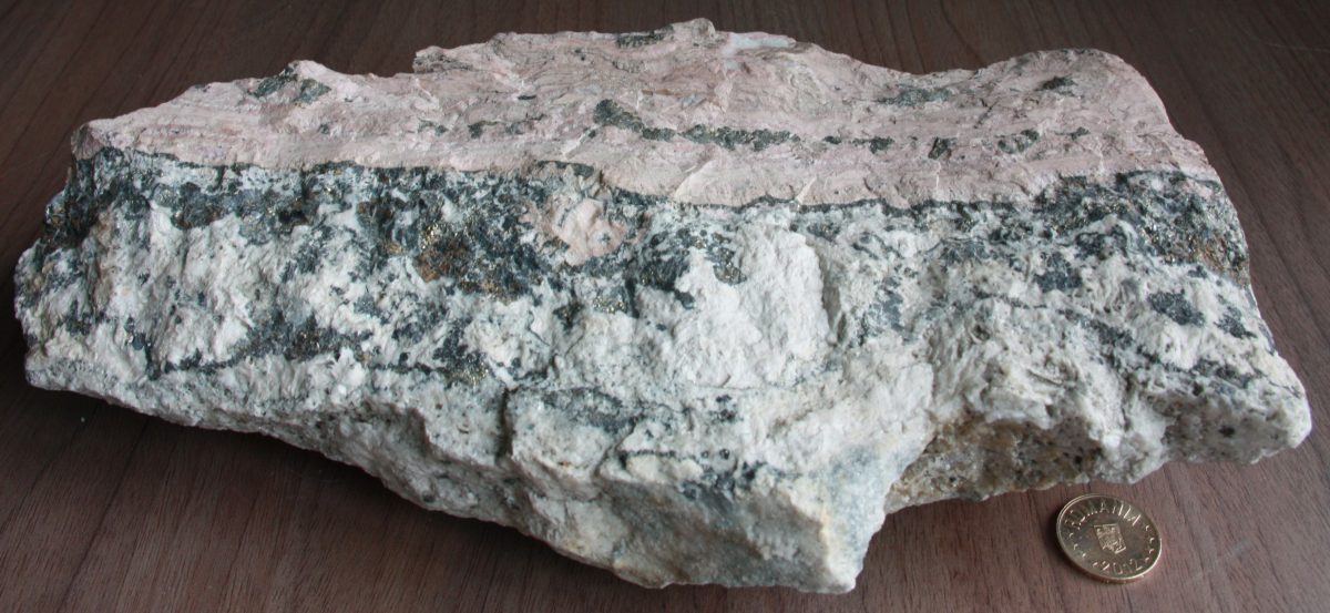Rodocrozit + Rodonit + Sfalerit + Calcopirită + Cuarţ