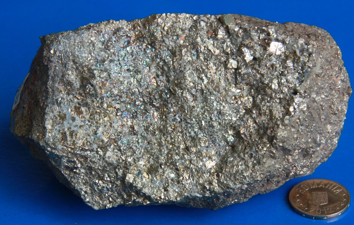 Minereu complex (pirită + calcopirită)