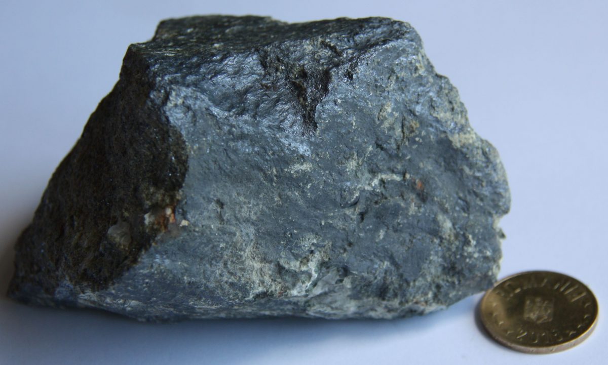 Skarn granatifer cu molibdenit