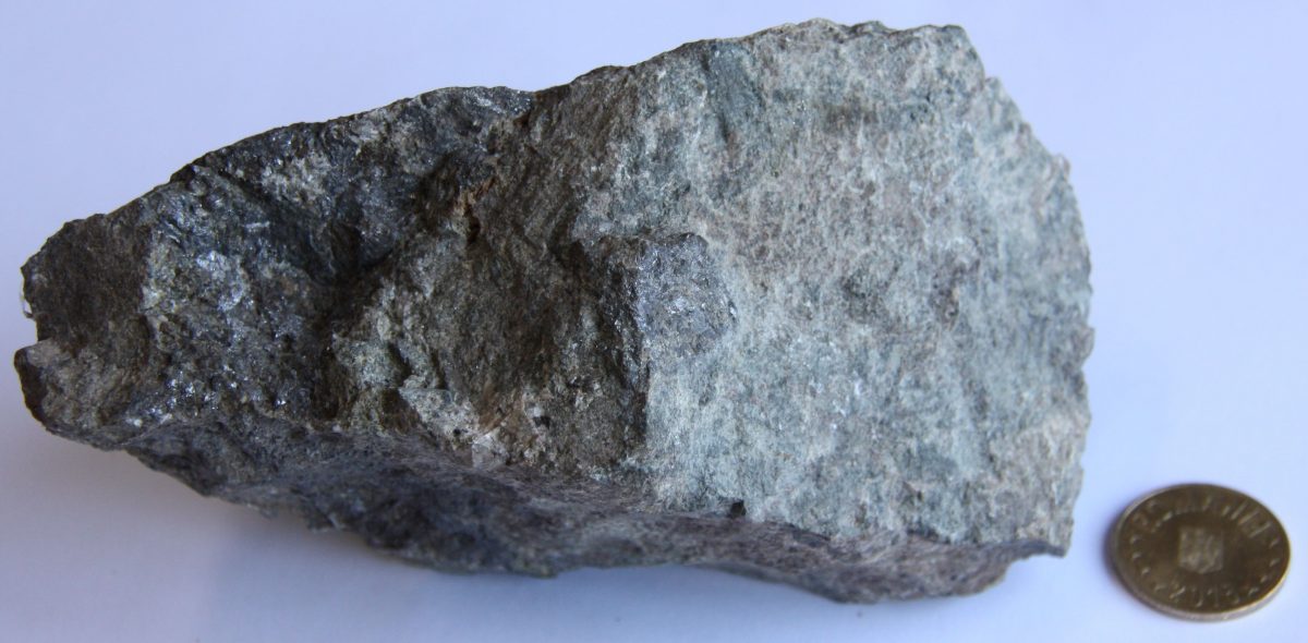 Skarn granatifer cu bismutină