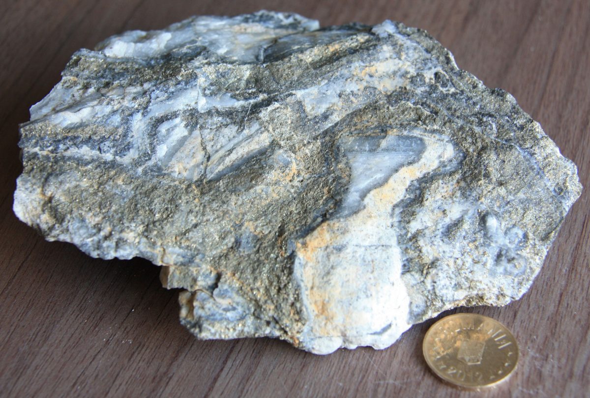 Minereu aurifer