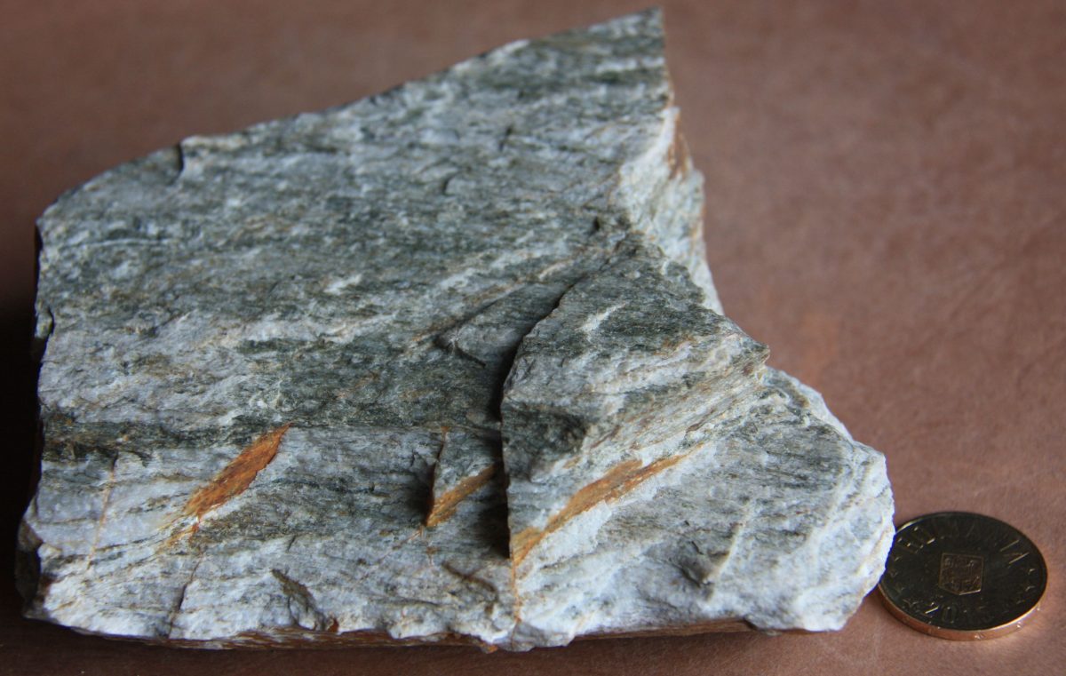 Metatuf riolitic