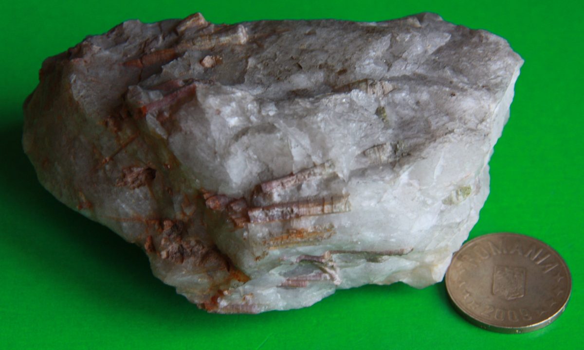 Rubelit (var.Turmalină)