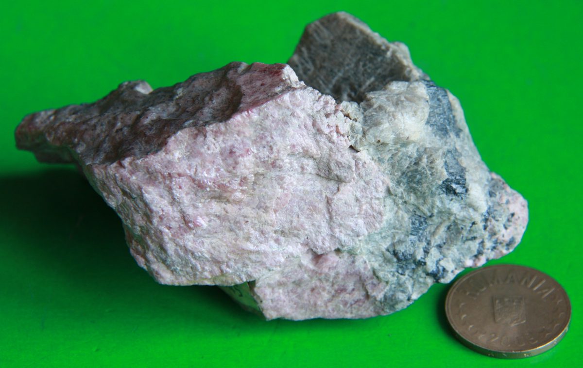 Fowlerit (var. Rodonit)