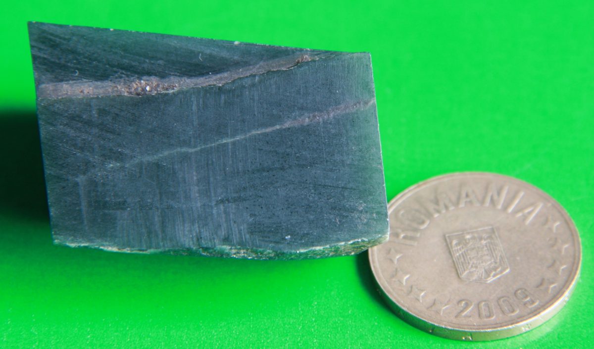 Nefrit (Jad)(var. Actinot)