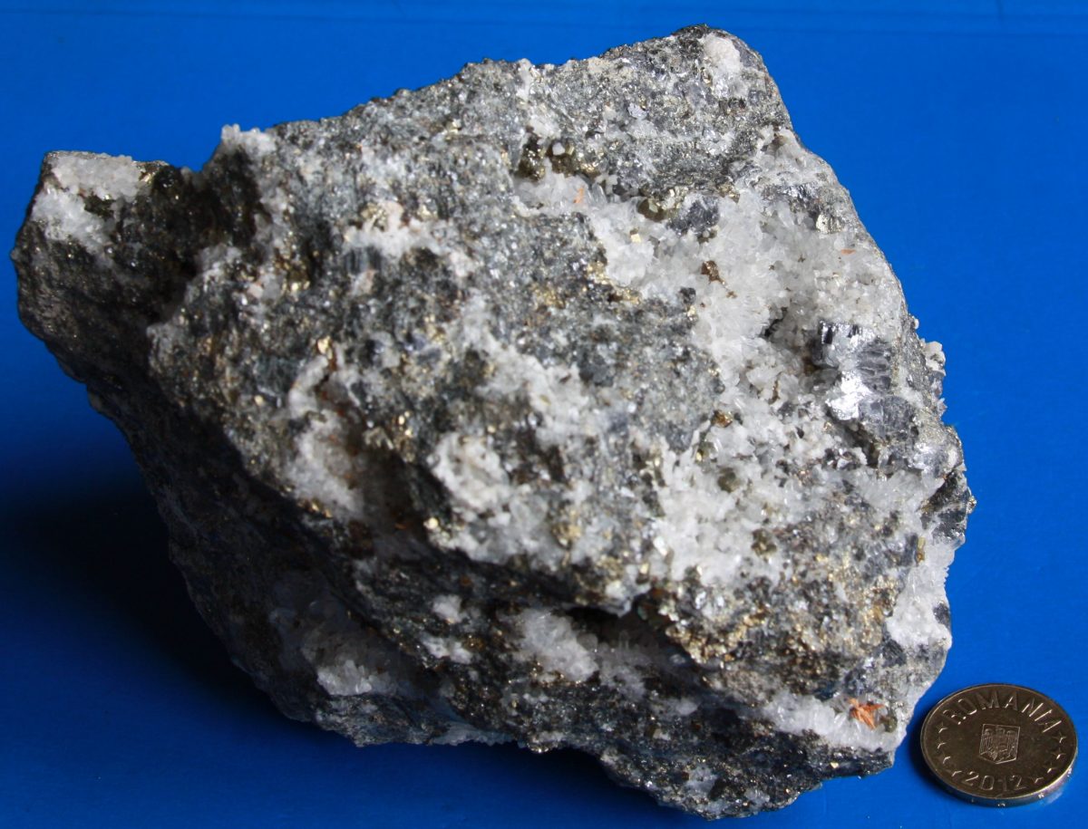 Minereu complex (pirită + sfalerit) + cuarţ