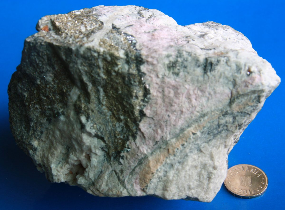 Minereu complex (pirită + galenă ) + rodocrozit + cuarţ