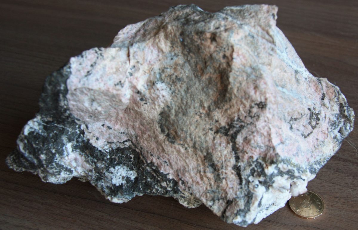 Rodonit + Rodocrozit + Alabandină + Calcit + Sfalerit