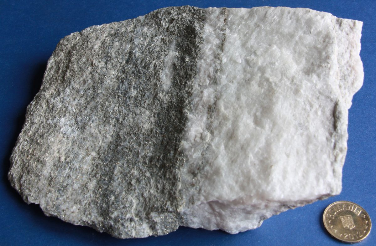 Calcar cristalin mineralizat