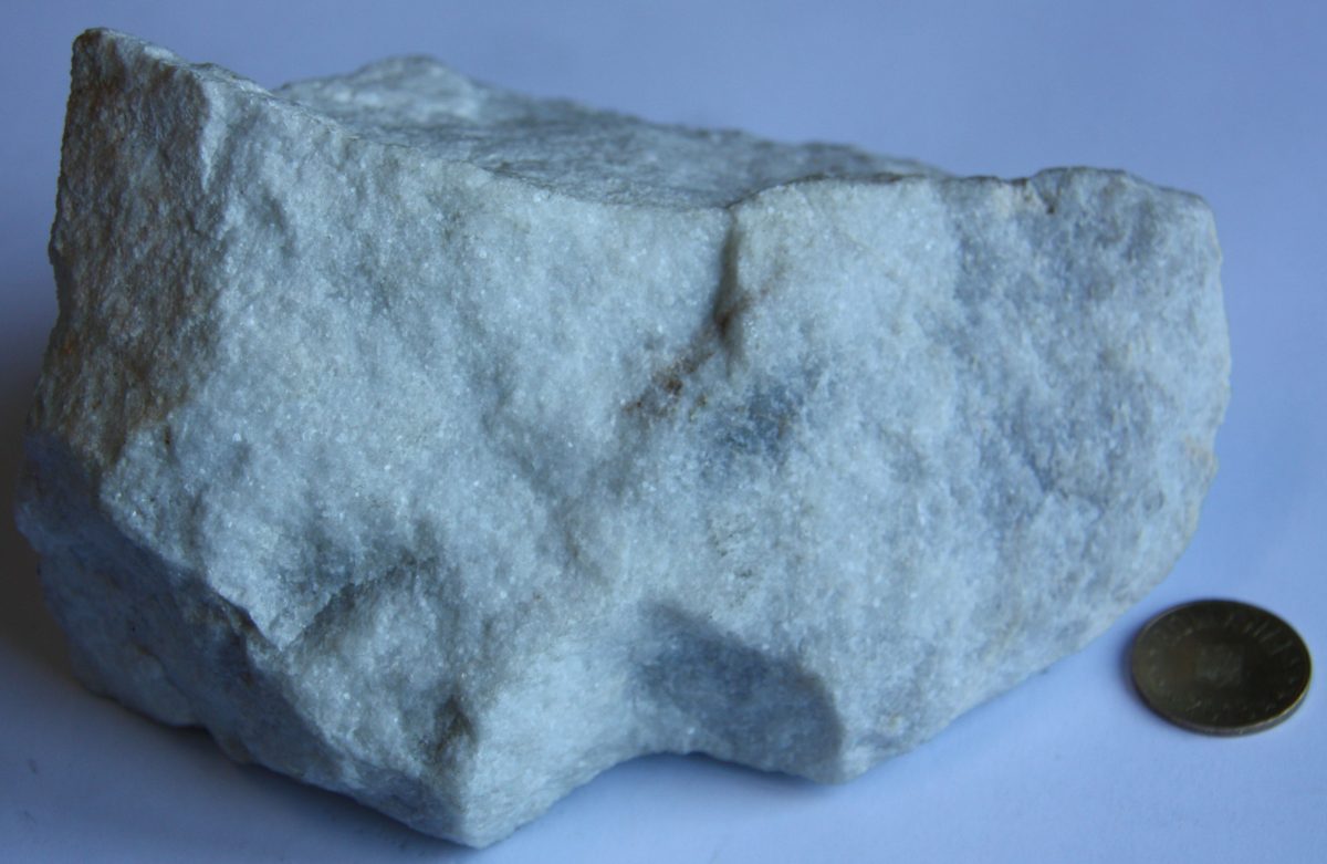 Calcar marmorean cu mineralizaţii de bismut şi molibden