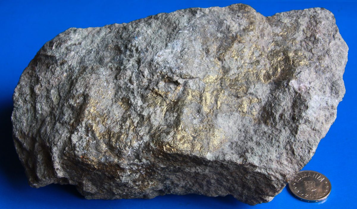 Skarn granatifer mineralizat cu calcopirită