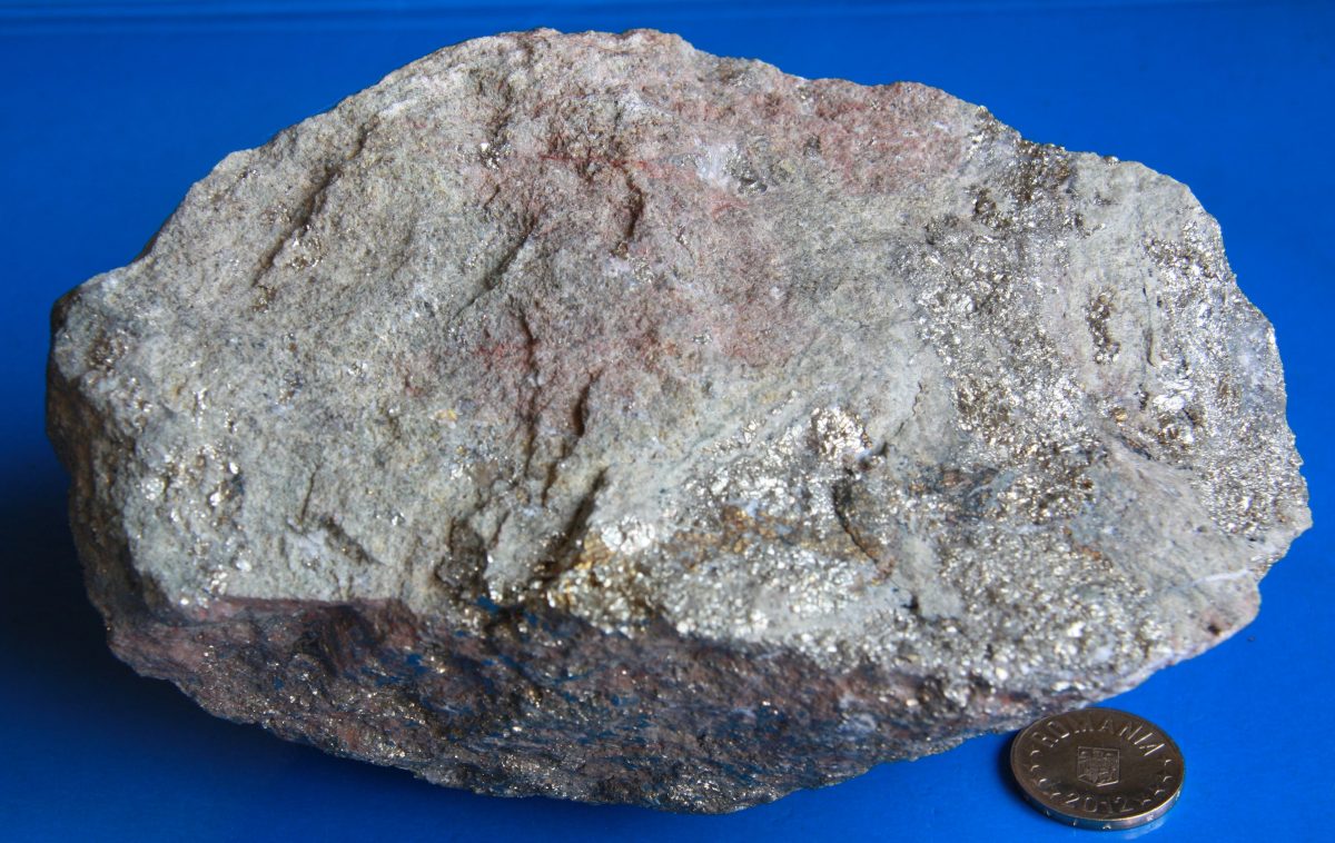 Skarn granatifer mineralizat cu calcopirită