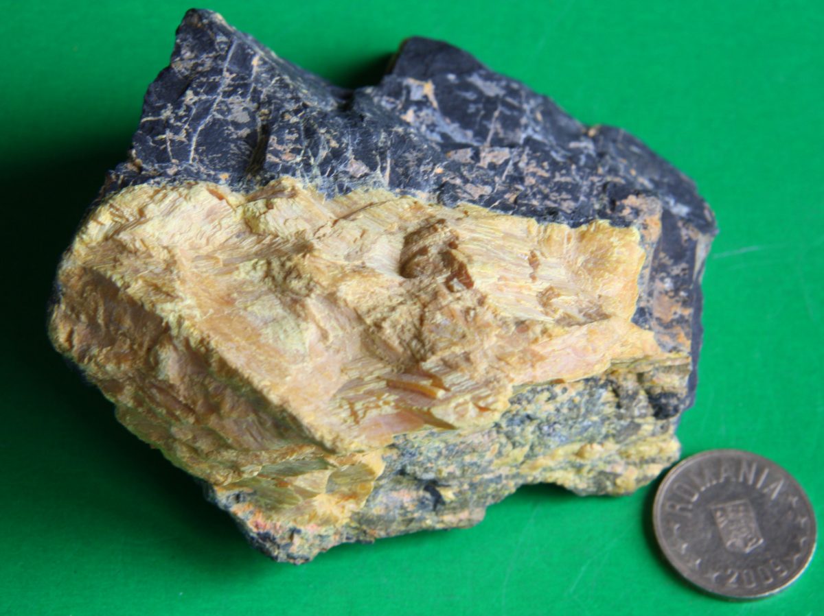 Auripigment