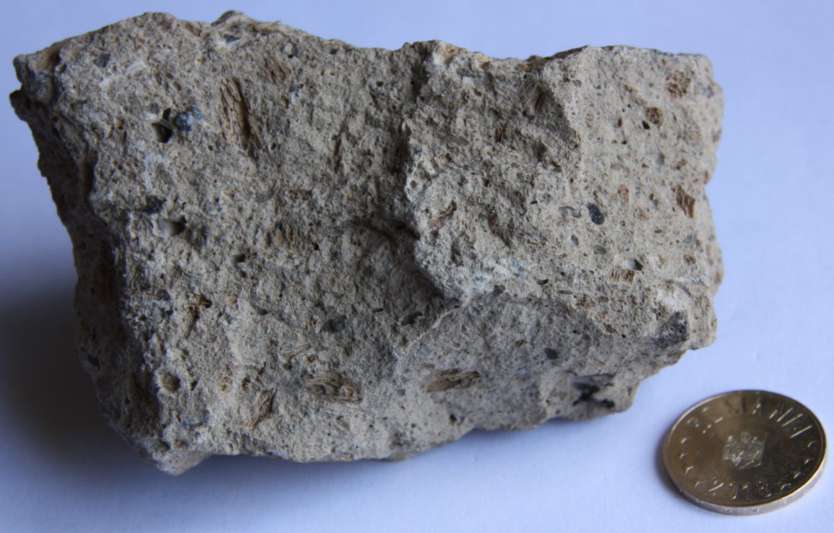 Tuf palagonitic